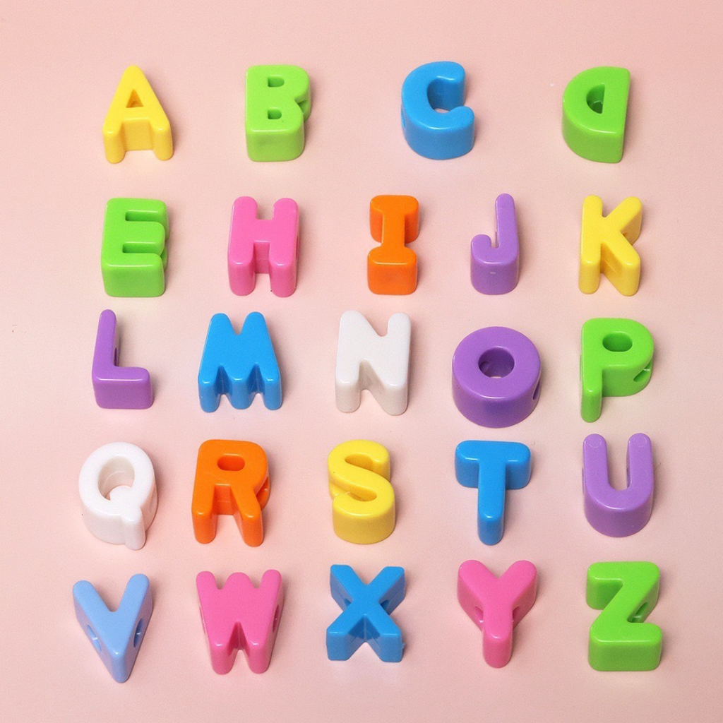 ลูกปัดตัวอักษร  A-Z  แพค 10 ชิ้น  : 2x2 cm